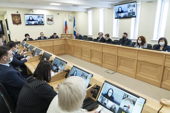 Проект закона о размещении НТО в Иркутской области рассмотрели на комитете по собственности в ЗС