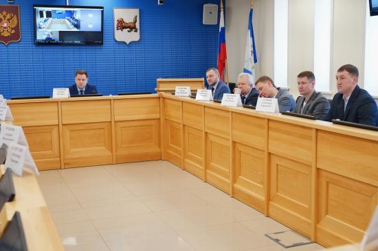 Работа таксистов и служб заказа такси на повестке комитета по собственности и экономической политике Заксобрания