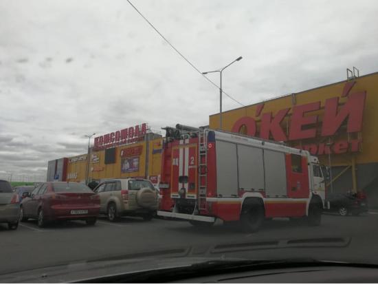 На месте происшествия в ТРК Комсомолл в Иркутске работают следователи и криминалисты СУ СКР