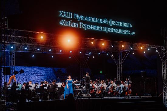 Фото с концерта лауреатов в Пицунде 2 августа, автор Валенина Кондрасюк Лауреаты конкурса Хиблы Герзмава откроют тур «Стороны света» концертом в Иркутске