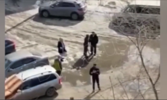 Соседи подрались на Рябикова в Иркутске из-за парковки