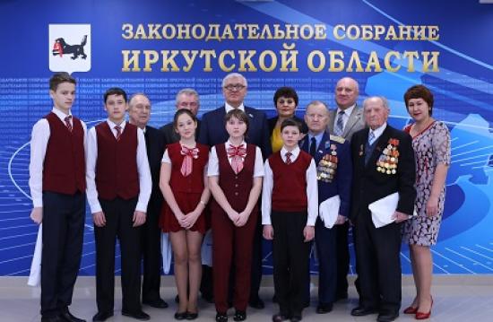 Церемония награждения победителей областного конкурса на лучшее мероприятие по патриотическому воспитанию, посвященного памяти дважды Героя Советского Союза Афанасия Белобородова состоялась в Законодательном Собрании региона В Иркутске наградили победителей областного конкурса памяти героя Советского Союза А. Белобородова