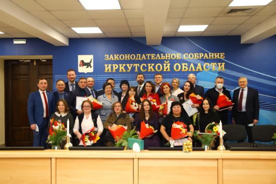 В Заксобрании наградили лучших парламентских журналистов