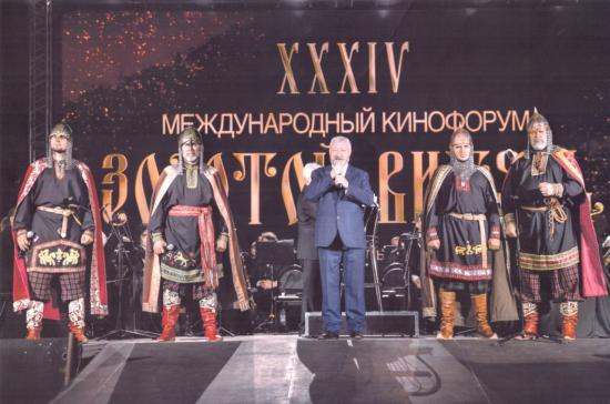 Директор Иркутского театра народной драмы Михаил Корнев награжден орденом ЛНР