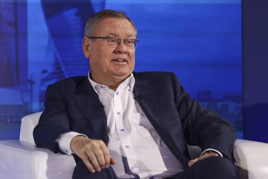 Глава ВТБ Андрей Костин предложил расширить полномочия банков в борьбе с дропами