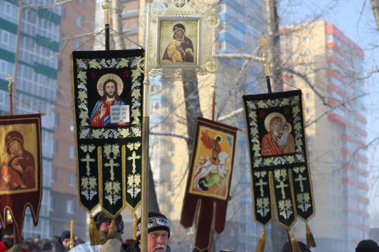 Молебен и освящение воды провели в день Крещения Господня на заливе Якоби в Иркутске