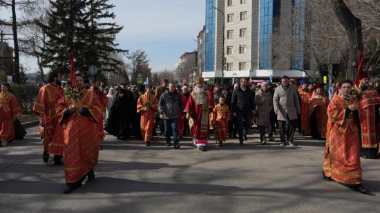 Пасхальное богослужение и крестный ход прошли в Иркутске