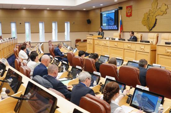 Результаты проверок расходования бюджетных ассигнований представила на расширенном заседании КСП ее председатель Юлия Махтина
