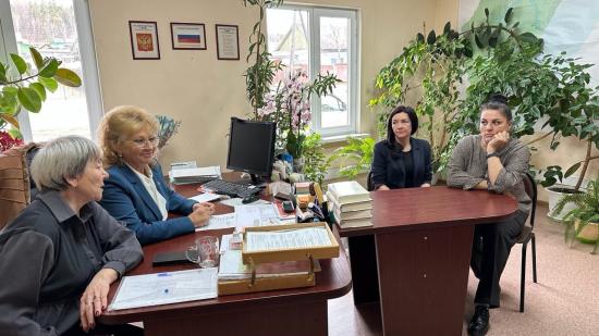 Подготовка к празднованию 80-летия Победы стала центральной темой визита Галины Кудрявцевой в Голоустненское МО
