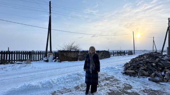 Вопросы уличного освещения и благоустройства обсудила с жителями села Оек Галина Кудрявцева во время поездки в территорию