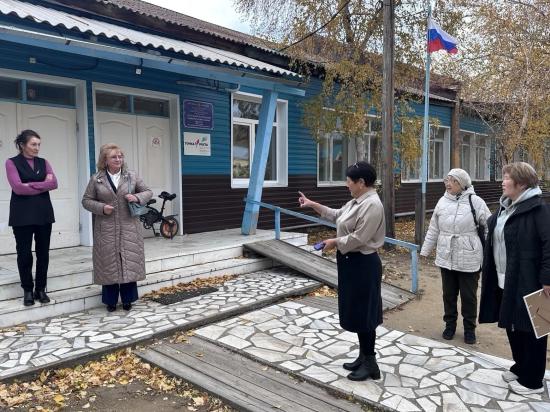 Реализацию инициативных проектов оценила Галина Кудрявцева во время рабочей поездки в Ольхонский район