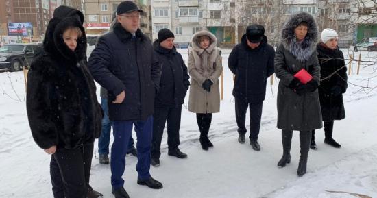 Благоустройство братского сквера 45-го квартала идет с отставанием от графика
