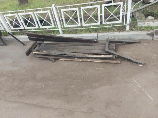 Мэрия Иркутска обяжет виновника ДТП возместить ущерб в разнесенном сквере