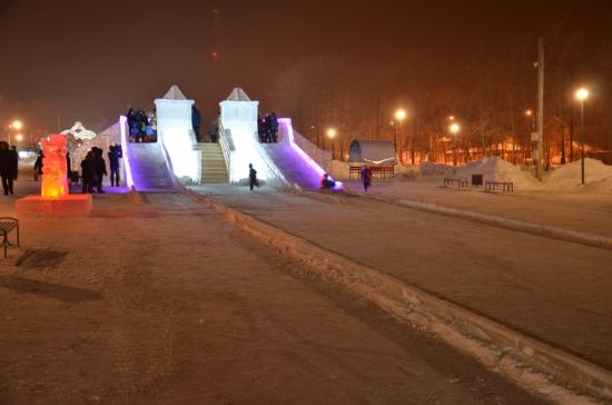 Ледовый городок открылся в парке Металлургов в Братске