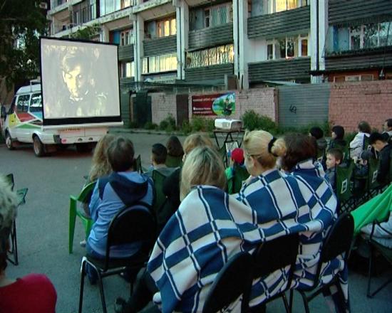 Кино под открытым небом показывают во дворах Иркутска