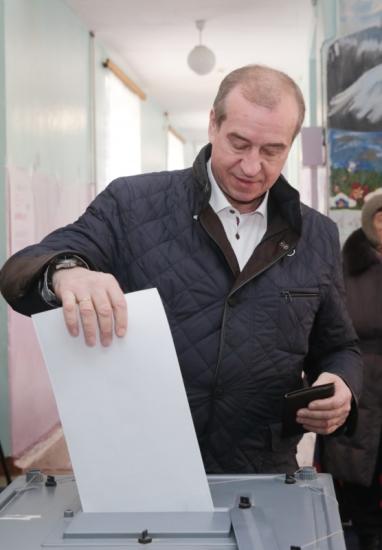 Губернатор Иркутской области Сергей Левченко проголосовал на выборах Президента РФ