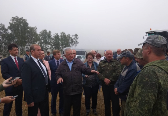 Губернатор Иркутской области Сергей Левченко находится в рабочей поездке в Усольском районе Губернатор Иркутской области находится в рабочей поездке в Усольском районе
