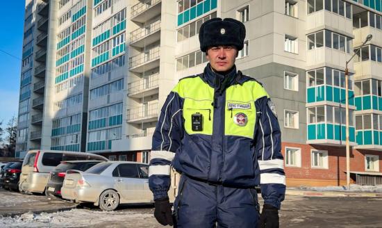 Сотрудник Госавтоинспекции в Иркутске спас девушку от необдуманного поступка