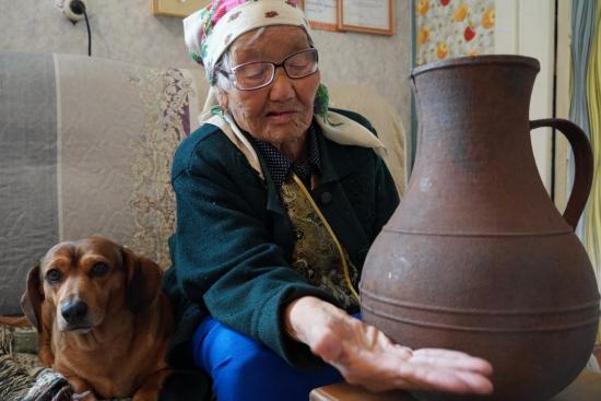 96-летняя жительница деревни Кутанка стала героиней проекта «Лица затопленных деревень»