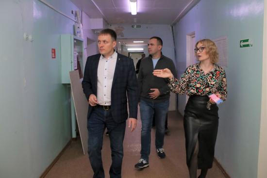 Артём Лобков: В Усть-Илимске полным ходом ремонтируют помещения для дополнительных кабинетов городской поликлиники № 1