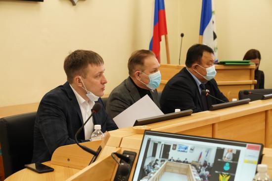 Комитет по здравоохранению Заксобрания рекомендовал приостановить процесс слияния трех медучреждений в Ангарске