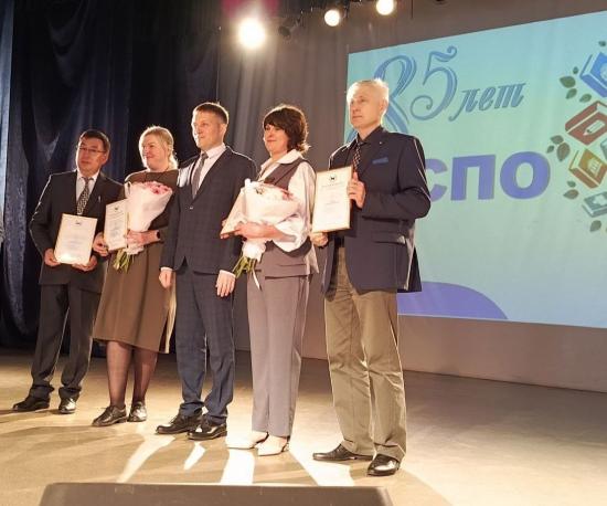 Награды преподавателям медицинских образовательных организаций вручили депутаты Заксобрания