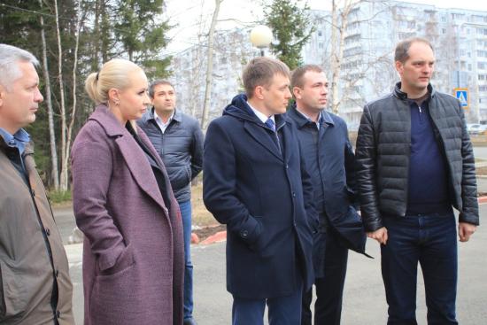 Виталий Перетолчин и Артём Лобков оценили ход ремонта дорог и общественных пространств в Усть-Илимске
