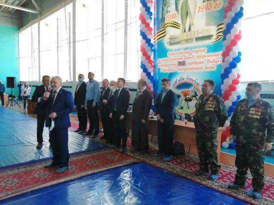Георгий Любенков поддержал в Братске турнир по греко-римской борьбе среди юношей, посвященный 76-й годовщине Победы