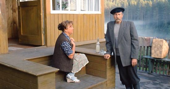 Черемховцы и гости города смогут представить себя внутри фильма «Любовь и голуби», погулять по воссозданной площадке, посидеть на лавочке В Черемхово воссоздали двор Кузякиных из фильма «Любовь и голуби»
