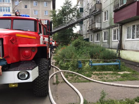 Горящий диван пьяного хозяина стал причиной эвакуации в Усолье