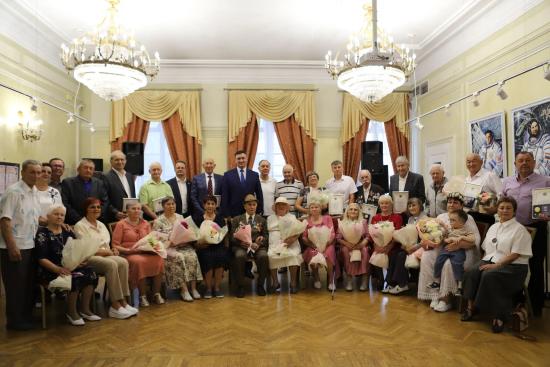Супружеские пары Иркутска наградили медалями «За любовь и верность»