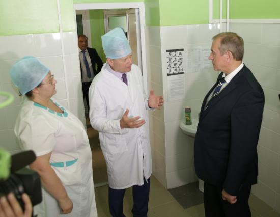 Губернатор Иркутской области посетил лечебные учреждения Усолья-Сибирского, где идет капитальный ремонт