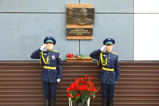 Мемориальную доску кавалеру ордена Мужества Евгению Суслову открыли в Иркутске