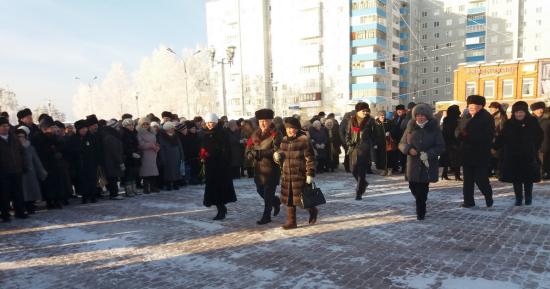После торжественной части состоялось вручение паспортов РФ семи школьникам Братска В Братске прошел митинг в честь Дня города