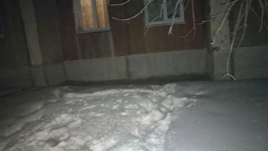 В тяжелом состоянии девушка госпитализирована в городскую больницу Школьница выпала с седьмого этажа в Ангарске