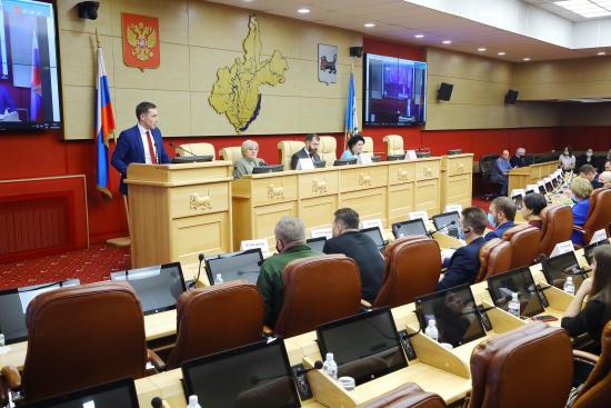Две молодежных законодательных инициативы обсудили в Заксобрании