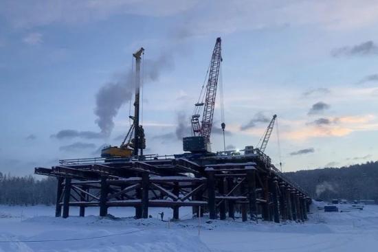На мосту через реку Витим в Бодайбинском районе начали возводить русловые опоры