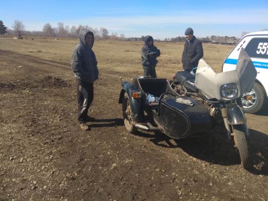Пьяный мотоциклист перевозил сборщика конопли в Балаганском районе