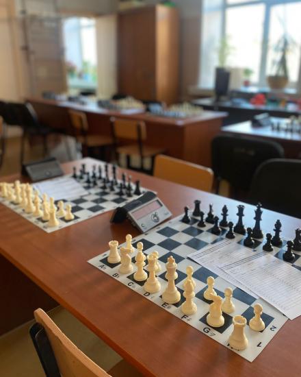 Евгений Сарсенбаев помог отремонтировать и оборудовать помещение для музея шахмат города Ангарска