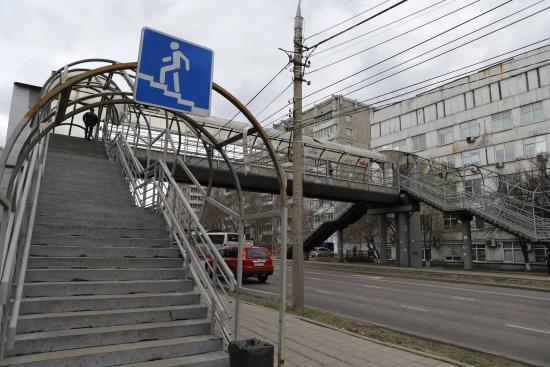 Надземный пешеходный переход на улице Боткина в Иркутске будет отремонтирован