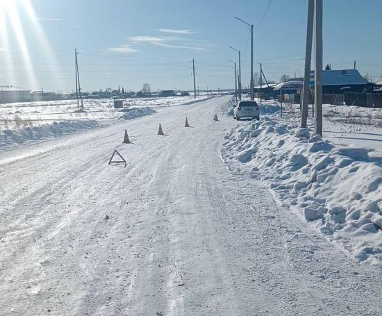 Семилетняя девочка попала под машину в городе Зима