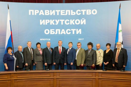 Губернатор Иркутской области Сергей Левченко сегодня вручил государственные награды РФ жителям региона Сергей Левченко вручил жителям Иркутской области государственные награды РФ