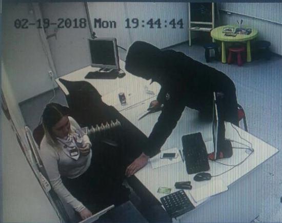 Вооруженный грабитель напал на офис "быстрозаймов" в Иркутске