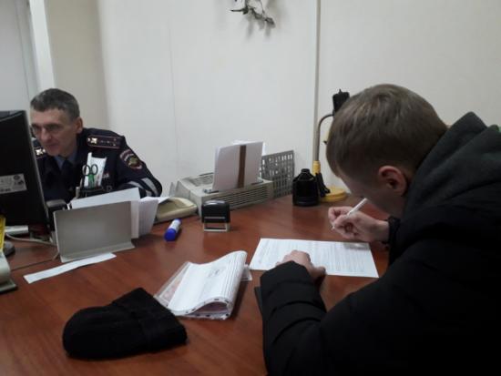 Братчанин устроил автохоровод у центральной городской елки