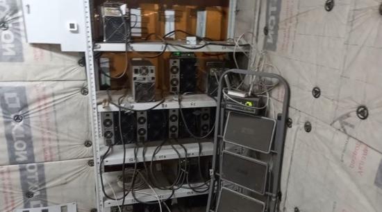 В Иркутске возбуждено уголовное дело по факту работы нелегальной майнинговой фермы в одном из жилых домов