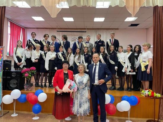 Депутаты ЗакСобрания посетили «Последние звонки» в школах региона