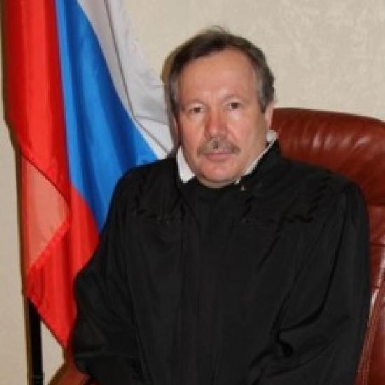 СМИ, которым удалось связаться с пресс-службой Иркутского областного суда, сообщили, что им опровергли задержание заместителя председателя областного суда Николая Новокрещенова СМИ: Пресс-служба Иркутского областного суда опровергает информацию о задержании Николая Новокрещенова