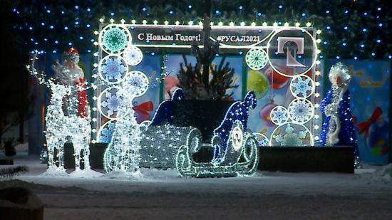 Новогодние елки начнут убирать с площадей Братска 25 января