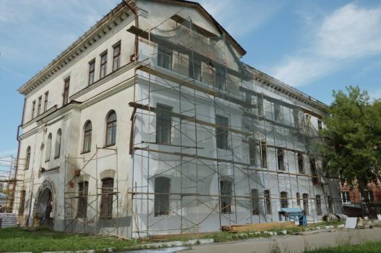 Исторический корпус областной детской больницы начали ремонтировать в Иркутске