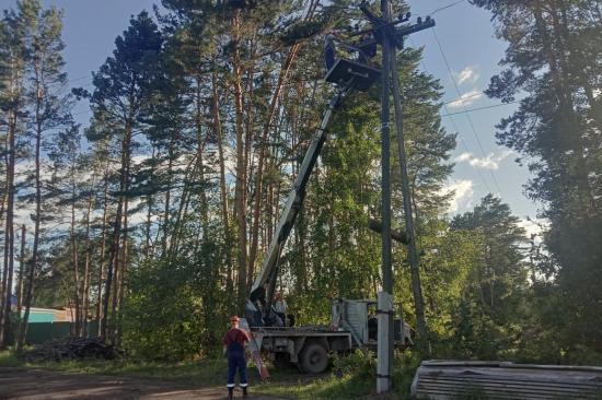 Губернатор поручил завершить аварийно-восстановительные работы в пострадавшем от стихии Киренском районе до конца недели